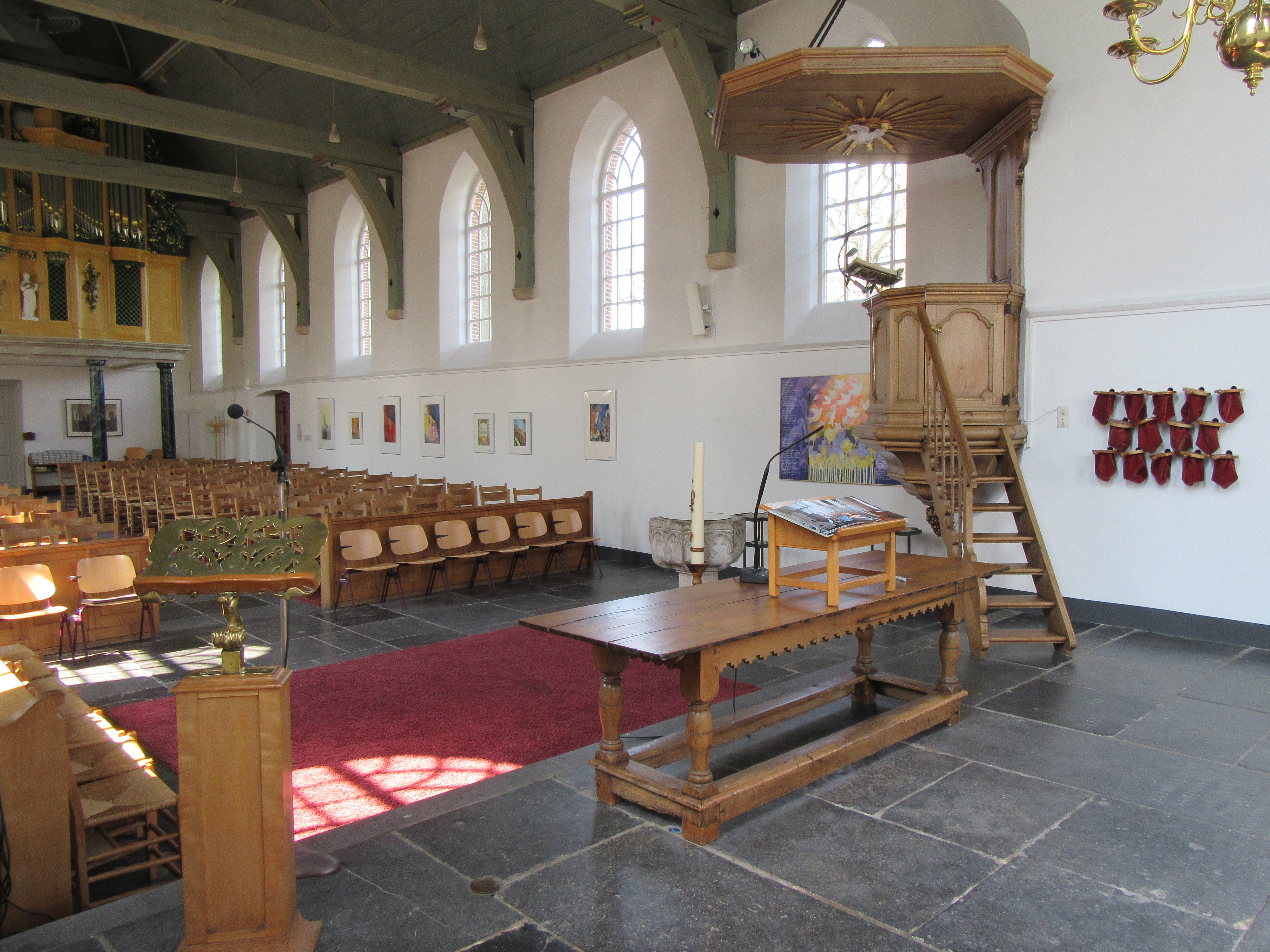 Interieur met preekstoel Oude Kerk Soest