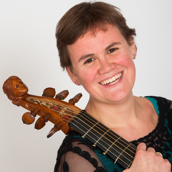 Saartje Schrage met haar viola da gamba