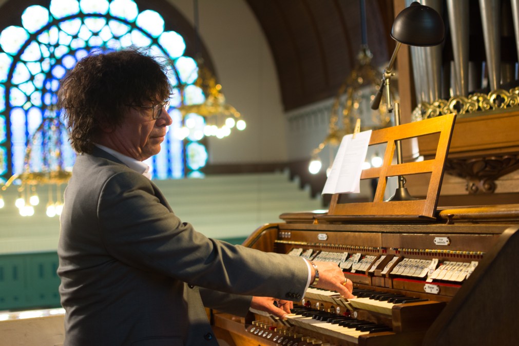 Organist Simon Stelling
